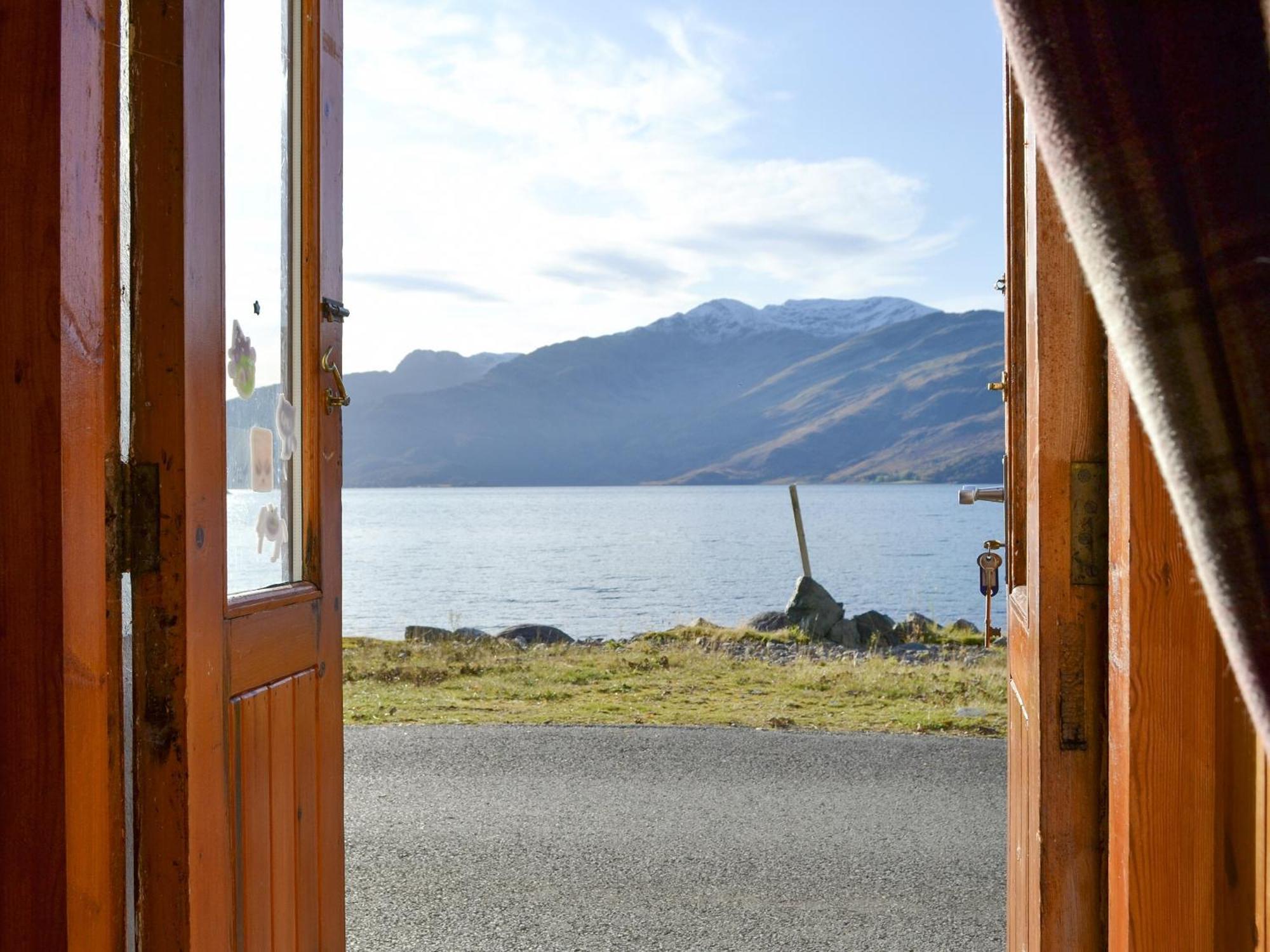 Shore Cottage Arnisdale Exteriér fotografie